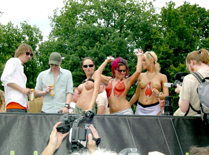 How to make a hot party even hotter... 13 of 16